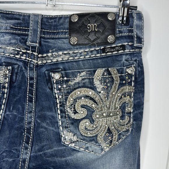 Miss Me Sz 28 Med Wash Rhinestone Silver Embellished Denim Bling Cropped Jeans - Picture 5 of 11